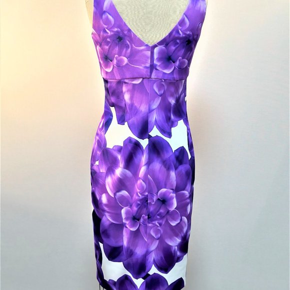 PURPLE FLORAL FITTED V-NECK DRESS - Picture 3 of 3